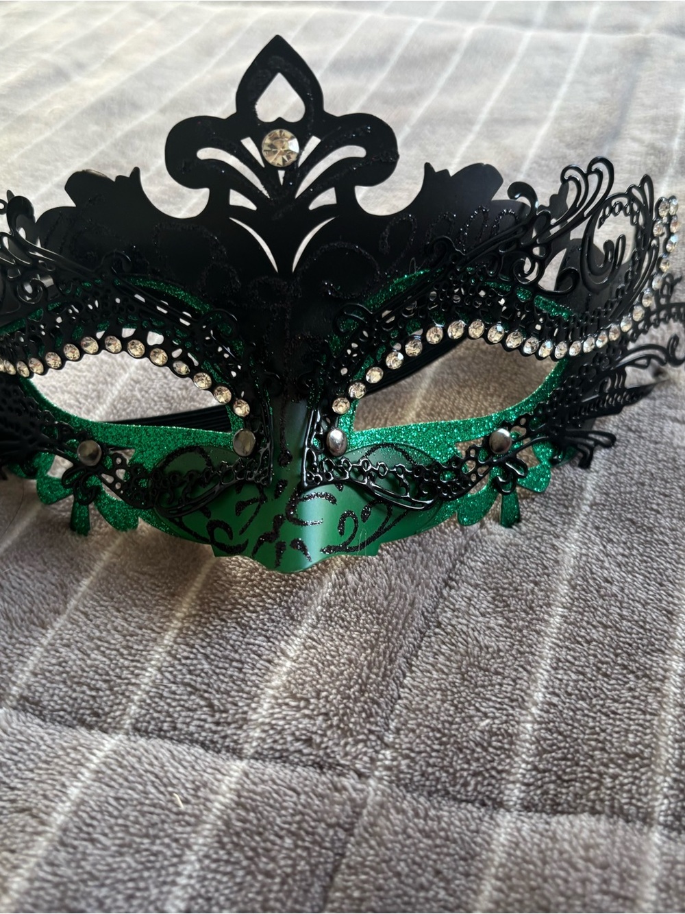 Elegant Green and Black Venetian Masquerade Mask - Women